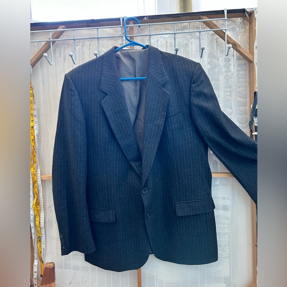 Blazer, 100% virgin Wool, Canadian made, Grey Pinstripe, - Picture 6 of 16